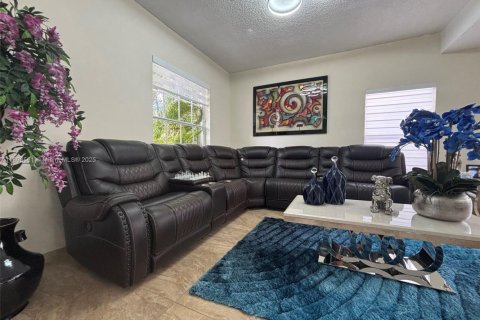 Casa en venta en Miami, Florida, 4 dormitorios, 173.73 m2 № 1945836 - foto 7