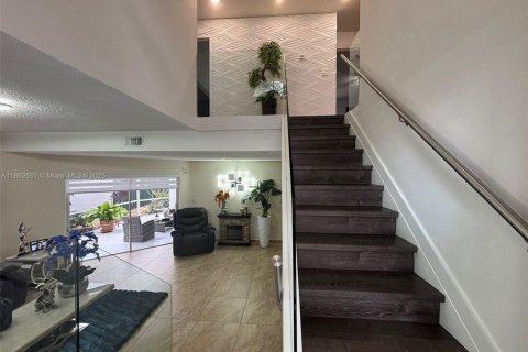 Casa en venta en Miami, Florida, 4 dormitorios, 173.73 m2 № 1945836 - foto 6