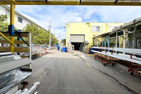 Commercial property in Hialeah, Florida № 1988266 - photo 26