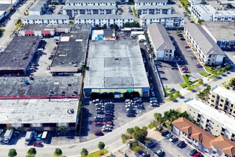 Commercial property in Hialeah, Florida № 1988266 - photo 2