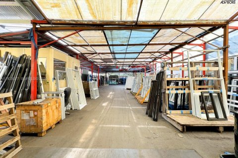 Commercial property in Hialeah, Florida № 1988266 - photo 23