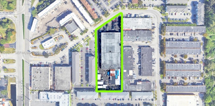 Commercial property in Hialeah, Florida № 1988266
