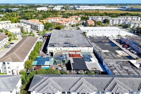 Commercial property in Hialeah, Florida № 1988266 - photo 7