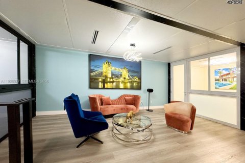 Commercial property in Hialeah, Florida № 1988266 - photo 29