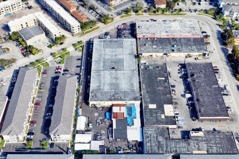 Commercial property in Hialeah, Florida № 1988266 - photo 10