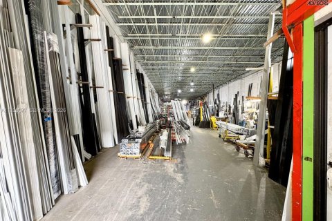 Commercial property in Hialeah, Florida № 1988266 - photo 15