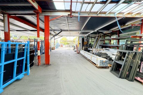 Commercial property in Hialeah, Florida № 1988266 - photo 24