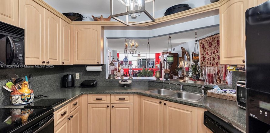 Condominio en Sunrise, Florida, 3 dormitorios № 1986463