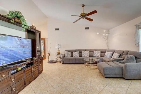 Casa en alquiler en Boca Raton, Florida, 3 dormitorios, 177.72 m2 № 1796985 - foto 2