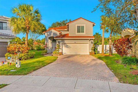 Villa ou maison à vendre à Pembroke Pines, Floride: 3 chambres, 183.95 m2 № 1997836 - photo 2