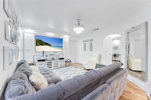 Villa ou maison à vendre à Pembroke Pines, Floride: 3 chambres, 183.95 m2 № 1997836 - photo 8