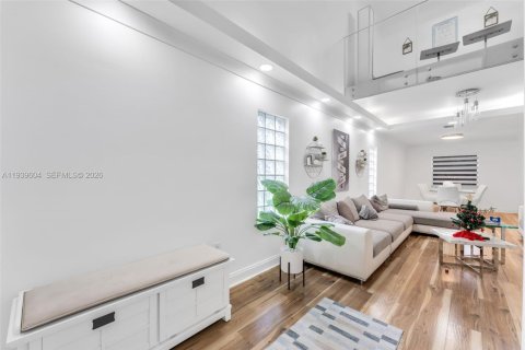 Villa ou maison à vendre à Pembroke Pines, Floride: 3 chambres, 183.95 m2 № 1997836 - photo 3