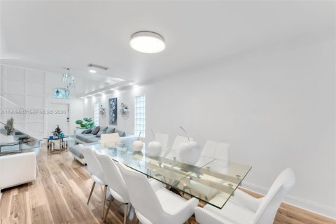 Villa ou maison à vendre à Pembroke Pines, Floride: 3 chambres, 183.95 m2 № 1997836 - photo 7