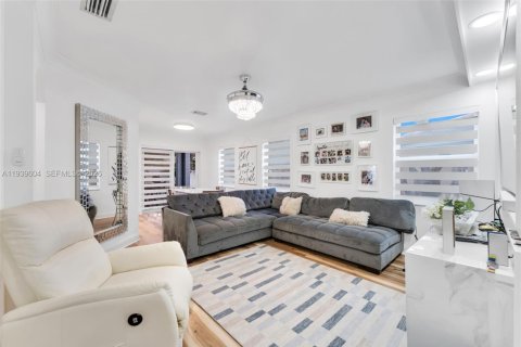 Villa ou maison à vendre à Pembroke Pines, Floride: 3 chambres, 183.95 m2 № 1997836 - photo 9