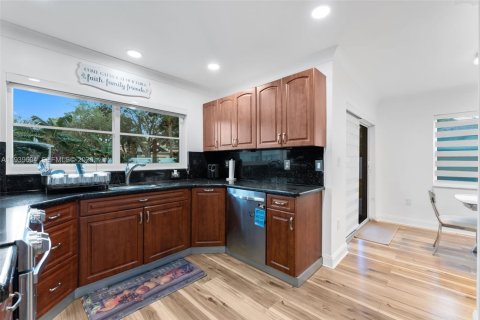 Villa ou maison à vendre à Pembroke Pines, Floride: 3 chambres, 183.95 m2 № 1997836 - photo 12