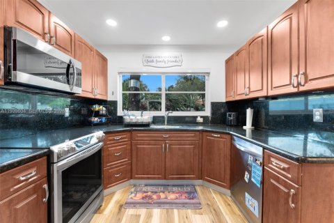 Villa ou maison à vendre à Pembroke Pines, Floride: 3 chambres, 183.95 m2 № 1997836 - photo 11