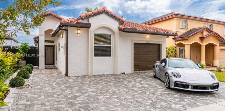 Дом в Майами, Флорида 3 спальни, 141.77м2 № 2033408