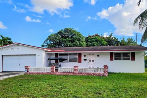 House in Pembroke Pines, Florida 3 bedrooms № 1998411
