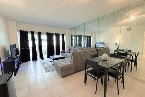 Снять в аренду кондоминиум в Халландейл-Бич, Флорида 1 спальня, 74.14м2, № 1957731 - фото 12