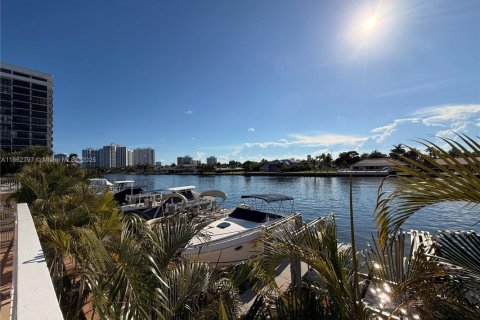 Снять в аренду кондоминиум в Халландейл-Бич, Флорида 1 спальня, 74.14м2, № 1957731 - фото 20