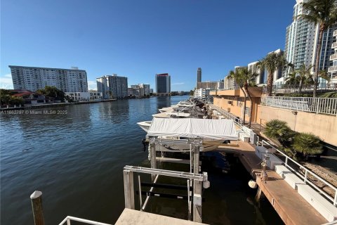 Снять в аренду кондоминиум в Халландейл-Бич, Флорида 1 спальня, 74.14м2, № 1957731 - фото 23