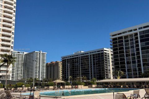 Снять в аренду кондоминиум в Халландейл-Бич, Флорида 1 спальня, 74.14м2, № 1957731 - фото 22