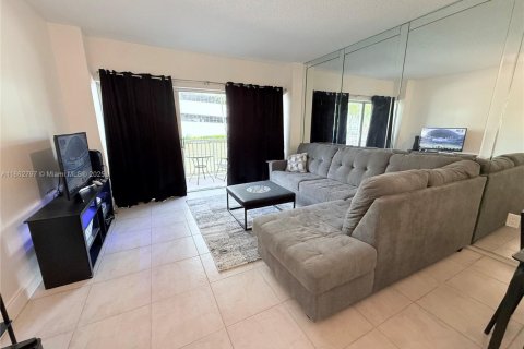 Снять в аренду кондоминиум в Халландейл-Бич, Флорида 1 спальня, 74.14м2, № 1957731 - фото 9