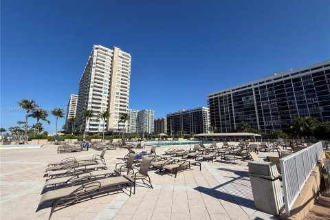 Снять в аренду кондоминиум в Халландейл-Бич, Флорида 1 спальня, 74.14м2, № 1957731 - фото 18