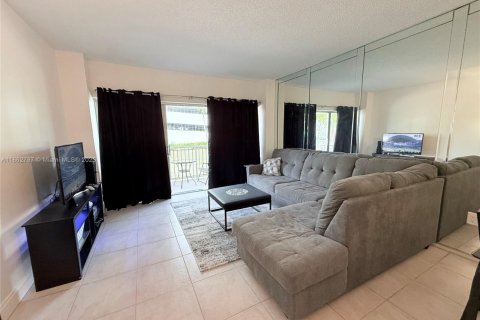 Снять в аренду кондоминиум в Халландейл-Бич, Флорида 1 спальня, 74.14м2, № 1957731 - фото 10