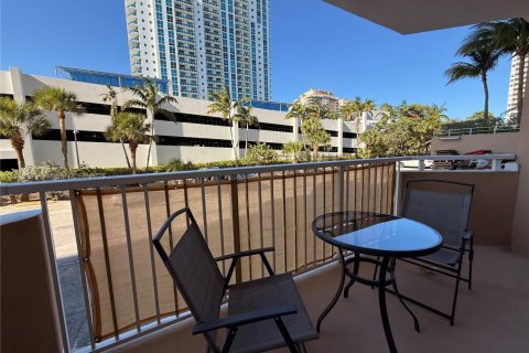 Снять в аренду кондоминиум в Халландейл-Бич, Флорида 1 спальня, 74.14м2, № 1957731 - фото 5