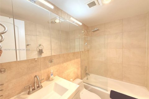 Снять в аренду кондоминиум в Халландейл-Бич, Флорида 1 спальня, 74.14м2, № 1957731 - фото 15