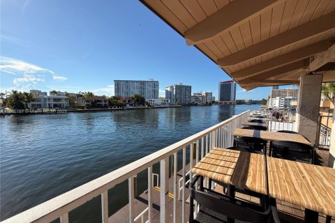 Снять в аренду кондоминиум в Халландейл-Бич, Флорида 1 спальня, 74.14м2, № 1957731 - фото 25