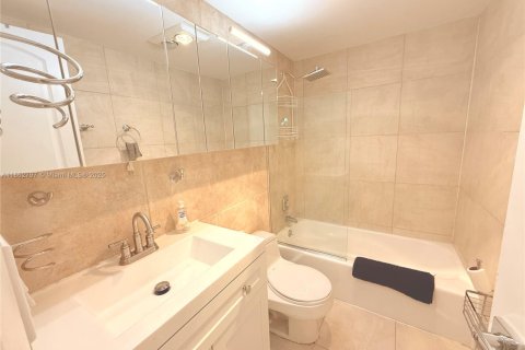 Снять в аренду кондоминиум в Халландейл-Бич, Флорида 1 спальня, 74.14м2, № 1957731 - фото 14