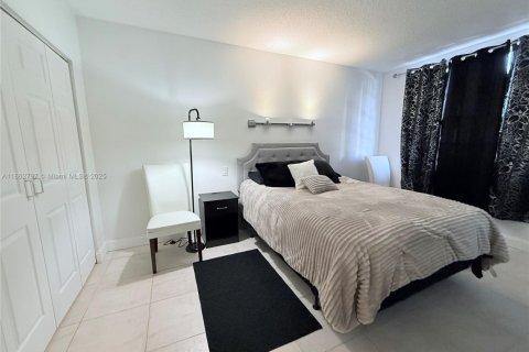 Снять в аренду кондоминиум в Халландейл-Бич, Флорида 1 спальня, 74.14м2, № 1957731 - фото 4