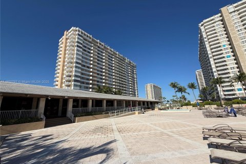 Снять в аренду кондоминиум в Халландейл-Бич, Флорида 1 спальня, 74.14м2, № 1957731 - фото 17