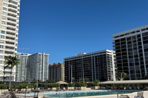 Снять в аренду кондоминиум в Халландейл-Бич, Флорида 1 спальня, 74.14м2, № 1957731 - фото 21