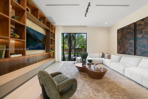 House in Miami, Florida 7 bedrooms № 2058920 - photo 7