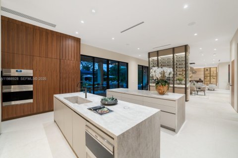 House in Miami, Florida 7 bedrooms № 2058920 - photo 17