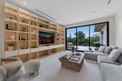 House in Miami, Florida 7 bedrooms № 2058920 - photo 11