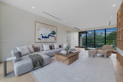 House in Miami, Florida 7 bedrooms № 2058920 - photo 14