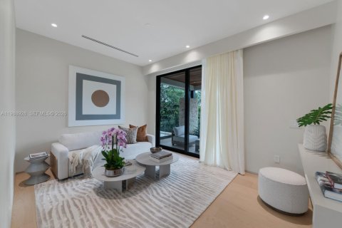 House in Miami, Florida 7 bedrooms № 2058920 - photo 16