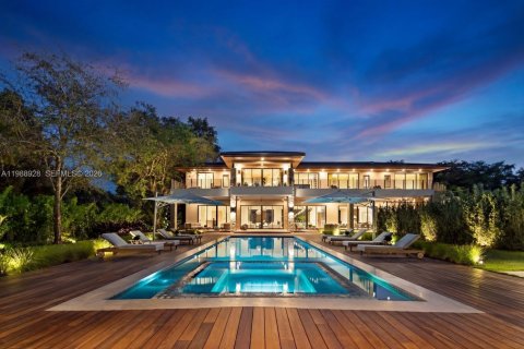 House in Miami, Florida 7 bedrooms № 2058920 - photo 2