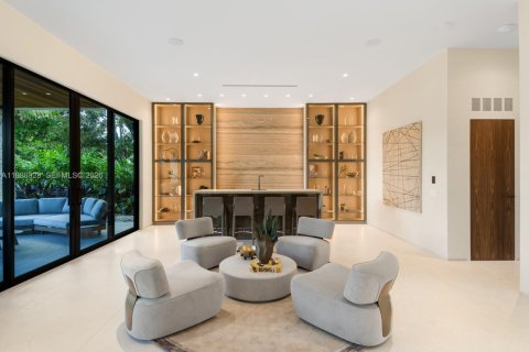 House in Miami, Florida 7 bedrooms № 2058920 - photo 4