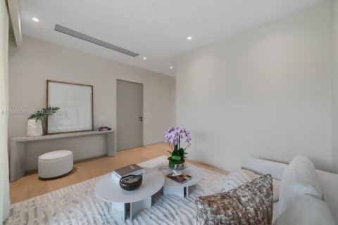 House in Miami, Florida 7 bedrooms № 2058920 - photo 15