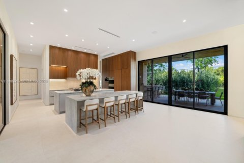 House in Miami, Florida 7 bedrooms № 2058920 - photo 21