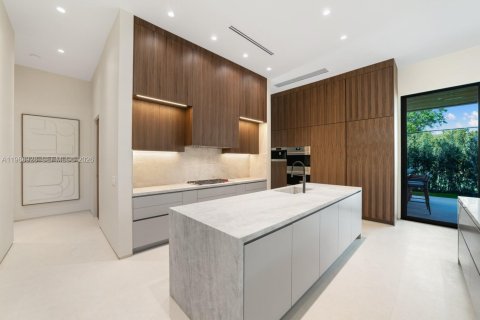 House in Miami, Florida 7 bedrooms № 2058920 - photo 18