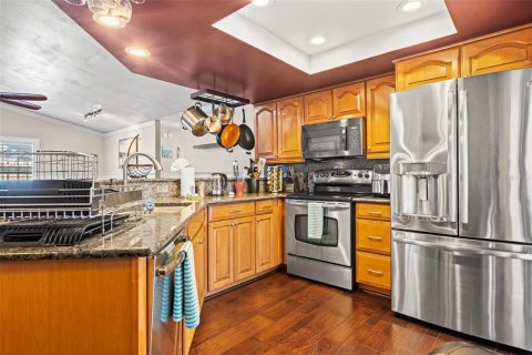 House in Tampa, Florida 3 bedrooms, 158.49 sq.m. № 2208229 - photo 12