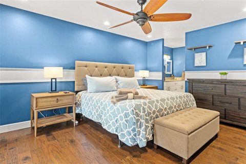House in Tampa, Florida 3 bedrooms, 158.49 sq.m. № 2208229 - photo 7