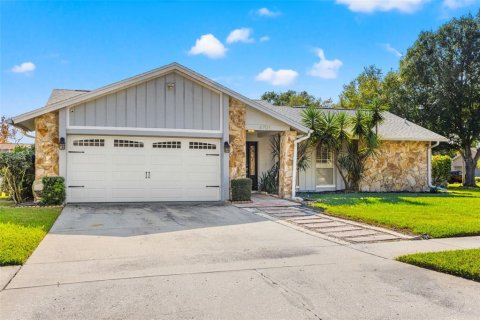 House in Tampa, Florida 3 bedrooms, 158.49 sq.m. № 2208229
