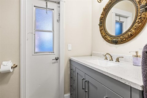House in Tampa, Florida 3 bedrooms, 158.49 sq.m. № 2208229 - photo 20